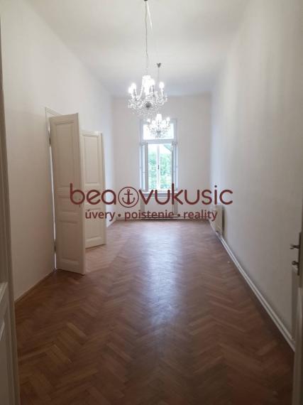 NA PRENÁJOM - podnikajte v Starom Meste - na HLAVNEJ ulici !