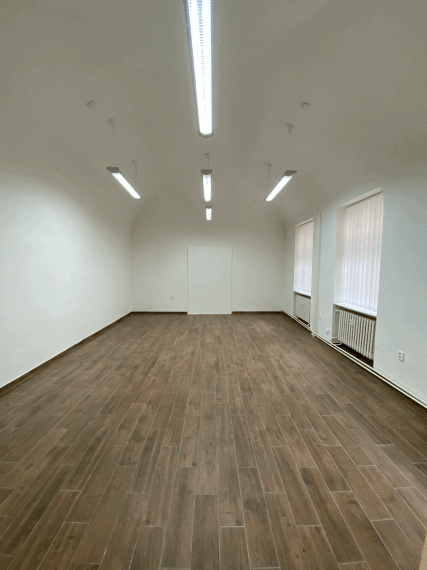 NA PRENÁJOM - obchodných priestorov priamo v centre Košíc - Hlavná ul.