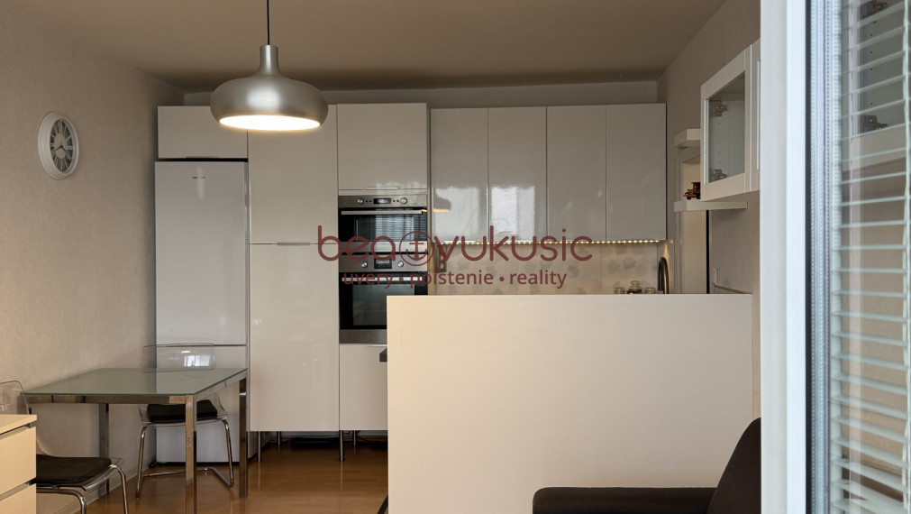 NA PRENÁJOM_1,5 IZBÁK_42 M2_JAZERO_STÁLICOVÁ UL._2 LOGGIE_VEŽIAK_10.posch.