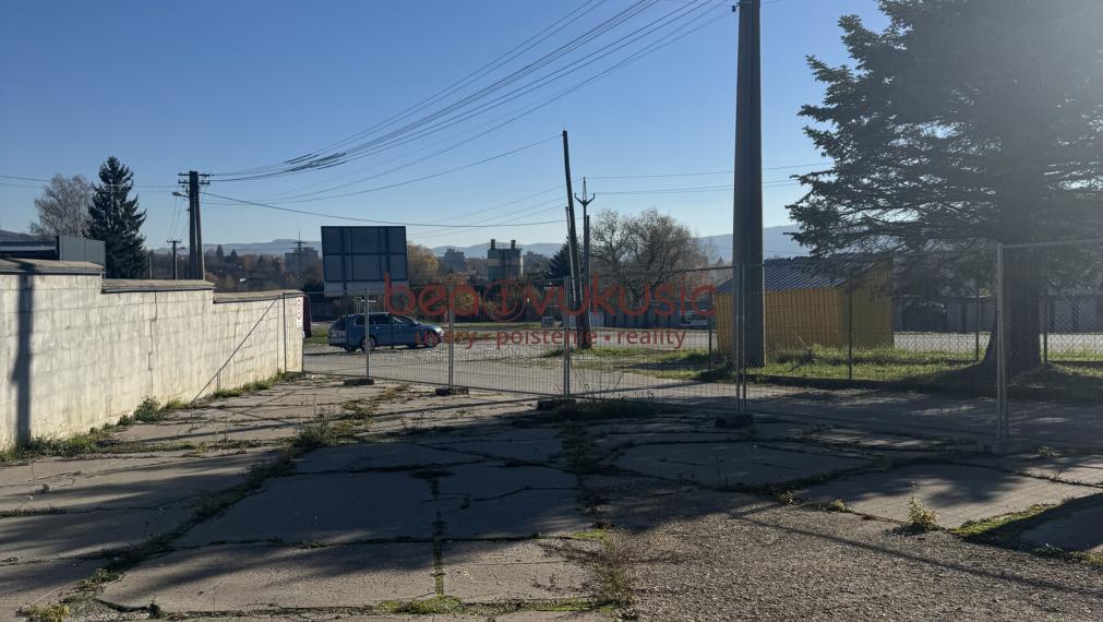 NA PREDAJ_Administratívna budova_Štítnická ulica_priemyselná časť na konci Rožňavy