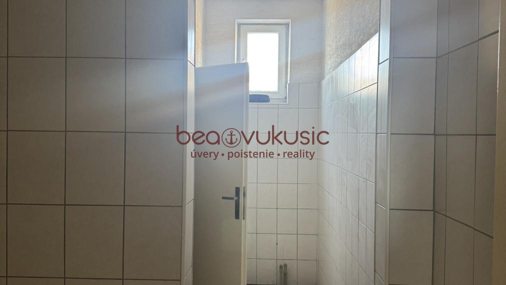 NA PREDAJ_Administratívna budova_Štítnická ulica_priemyselná časť na konci Rožňavy