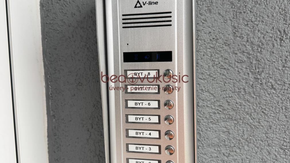 NA PRENÁJOM_1 izbový byt v obnovenom bytovom dome na 1. poschodí bez výťahu