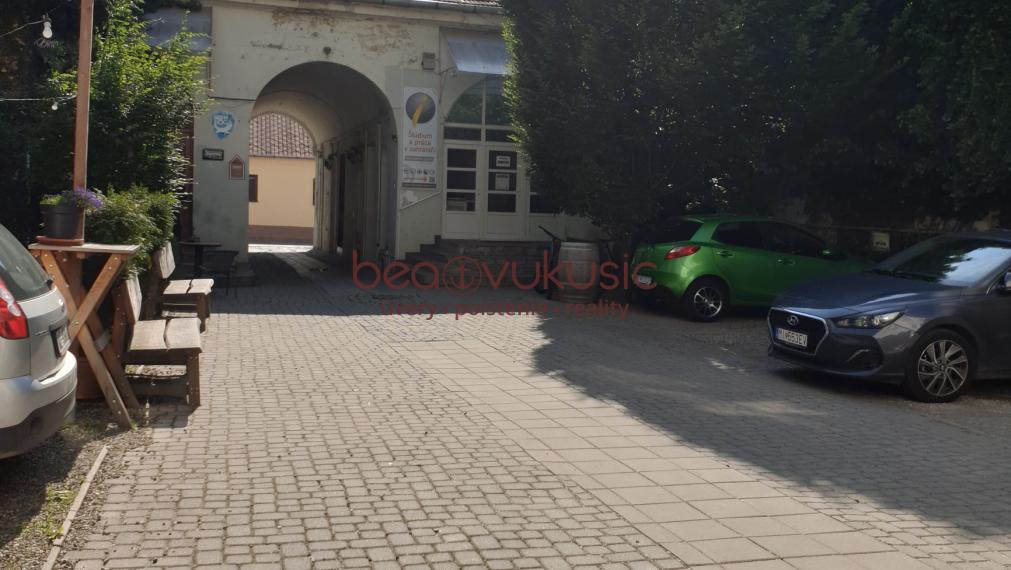 NA PRENÁJOM - podnikajte v Starom Meste - na HLAVNEJ ulici !