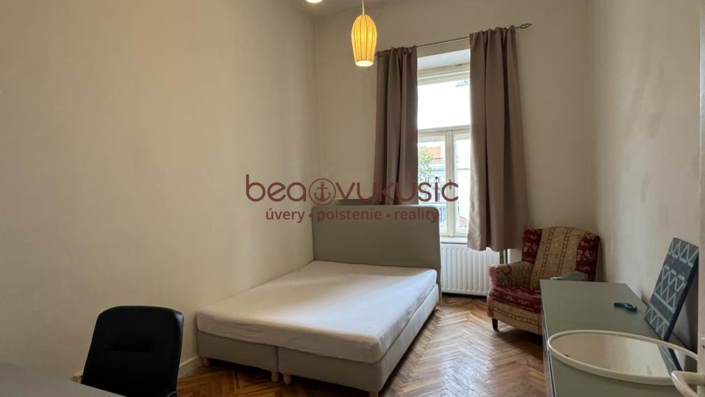 NA PRENÁJOM_výhľad z balkóna na Urbanovu vežu_Košice_115 m2_3,5 izby