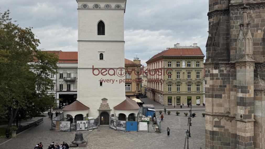 NA PRENÁJOM_výhľad z balkóna na Urbanovu vežu_Košice_115 m2_3,5 izby