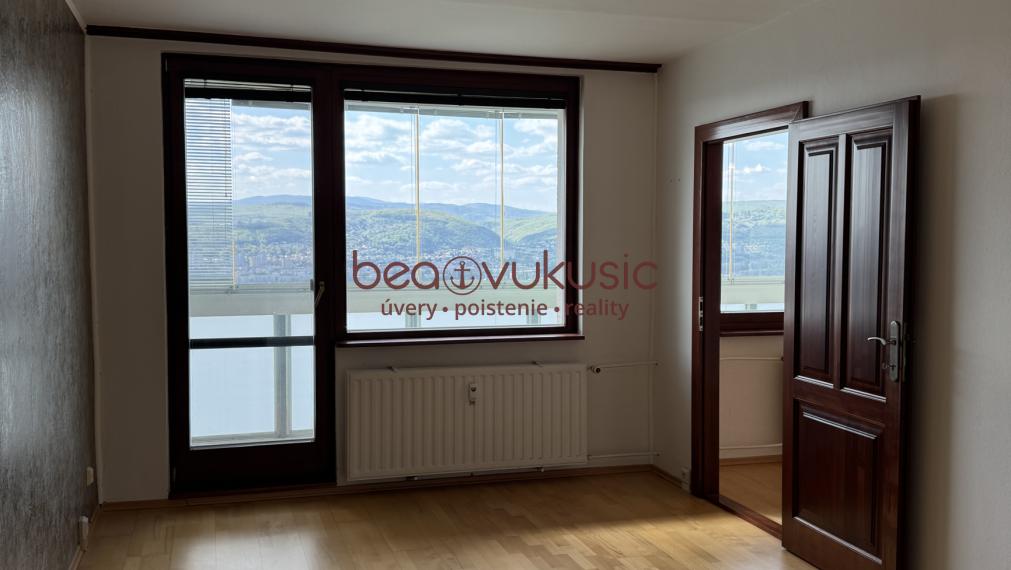 NA PREDAJ_1 izbový byt_kompletná rekonštrukcia_Furča_43 m2_veľká zasklená loggia_špajza_pivnica