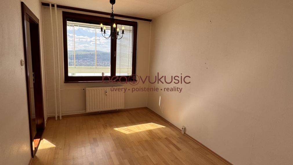NA PREDAJ_1 izbový byt_kompletná rekonštrukcia_Furča_43 m2_veľká zasklená loggia_špajza_pivnica