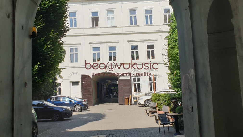 NA PREDAJ_MEŠTIANSKY DOM na HLAVNEJ ULICI V KOŠICIACH_historické centrum_NKP