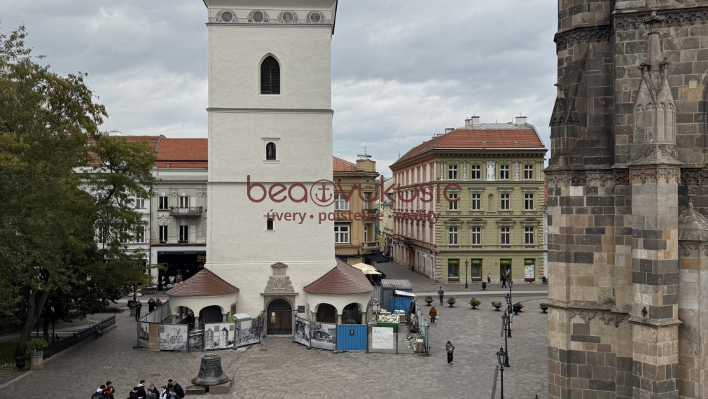 SHAROVANÝ/ZDIEĽANÝ NÁJOM_výhľad z balkóna na Urbanovu vežu_Košice_115 m2_3,5 izby