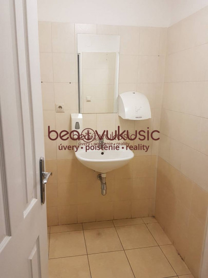 NA PRENÁJOM - podnikajte v Starom Meste - na HLAVNEJ ulici !