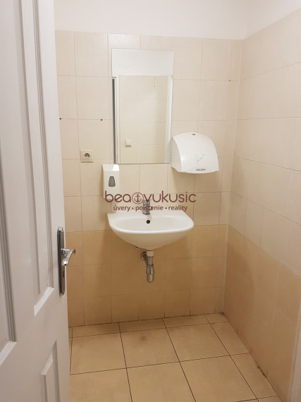 NA PRENÁJOM - podnikajte v Starom Meste - na HLAVNEJ ulici !