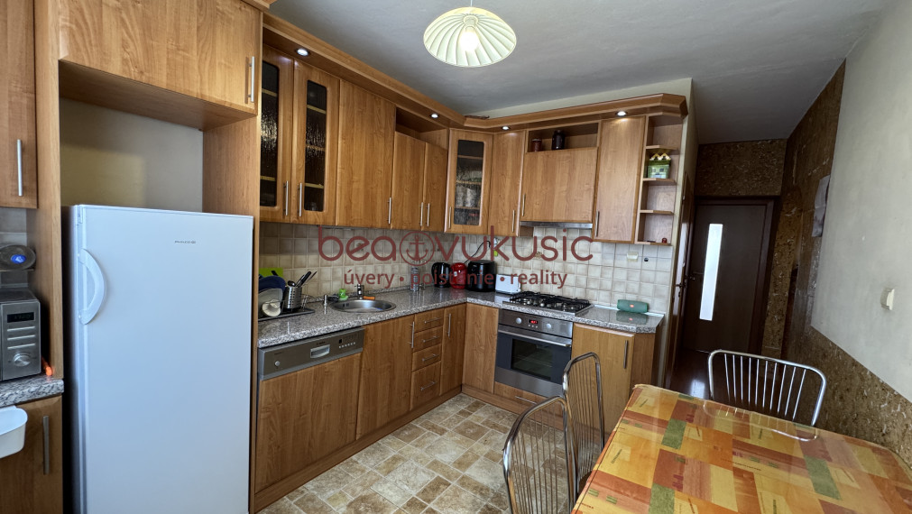 NA PREDAJ_3 izbák na sídlisku Ťahanovce_Pekinská ul._POD LESOM