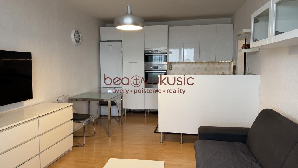 NA PRENÁJOM_1,5 IZBÁK_42 M2_JAZERO_STÁLICOVÁ UL._2 LOGGIE_VEŽIAK_10.posch.