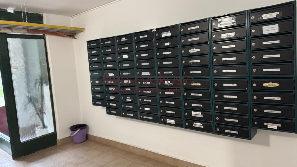 NA PRENÁJOM_1,5 IZBÁK_42 M2_JAZERO_STÁLICOVÁ UL._2 LOGGIE_VEŽIAK_10.posch.