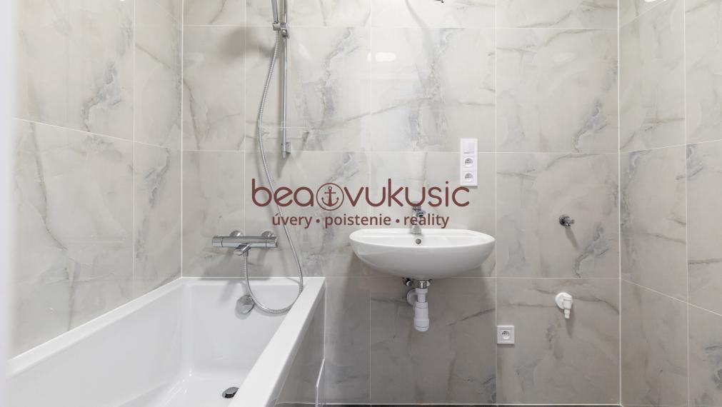 NA PREDAJ_"TURŇA LIVING"_obnovený bytový dom_16 bytov_2 izbák_1. posch._55m2_92.900€