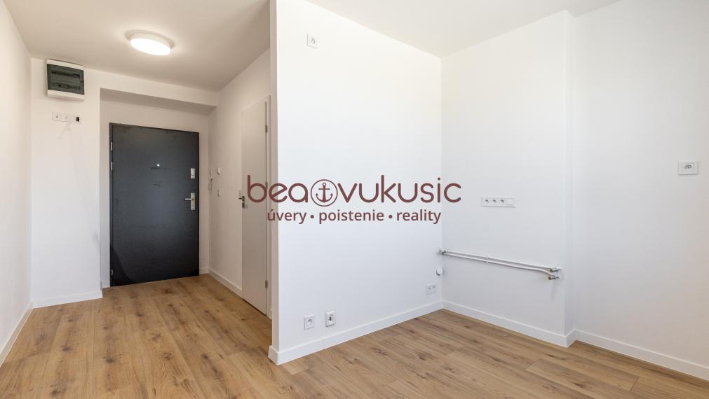 NA PREDAJ_"TURŇA LIVING"_obnovený bytový dom_16 bytov_1 izbák_1. posch._37m2_62.900€