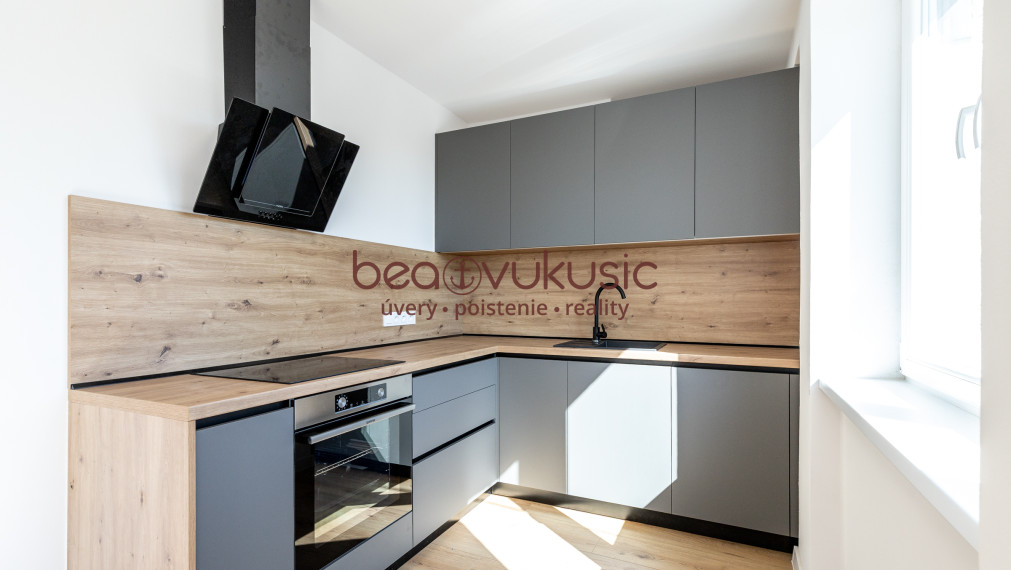 REZERVOVANÉ_"TURŇA LIVING"_obnovený bytový dom_16 bytov_3 izbák_2. posch._71m2_111.900€