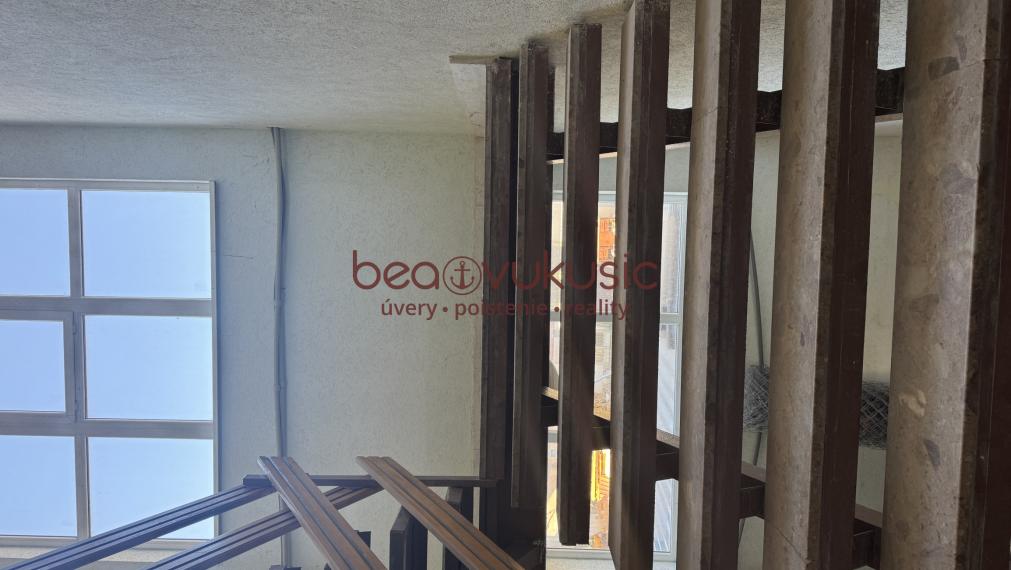 NA PREDAJ_Administratívna budova_Štítnická ulica_priemyselná časť na konci Rožňavy