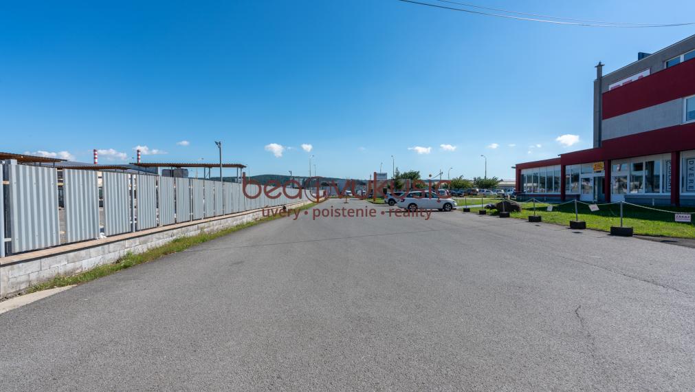 NA PRENÁJOM voľná spevnená plocha + pozemok o výmere 2.000 m2