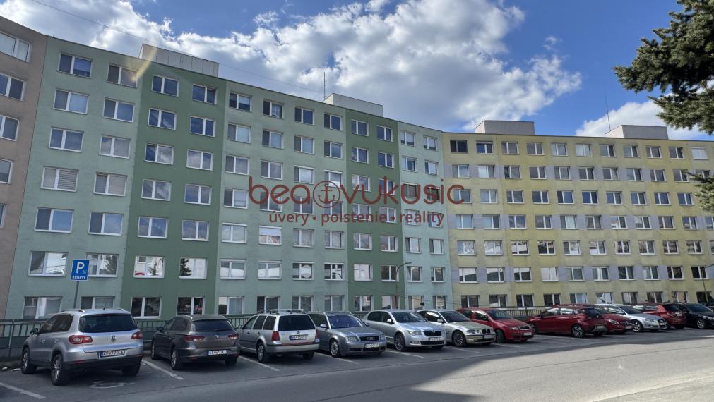 NA PREDAJ_1 izbový byt_kompletná rekonštrukcia_Furča_43 m2_veľká zasklená loggia_špajza_pivnica