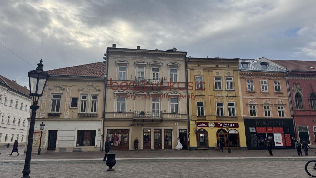 NA PRENÁJOM_výhľad z balkóna na Urbanovu vežu_Košice_115 m2_3 izbový