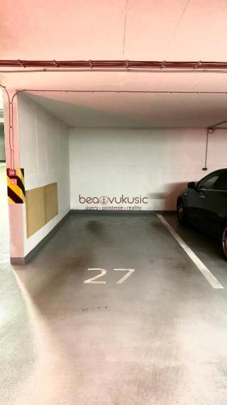 NA PREDAJ_1 izbák s oddelenými zónami_33 m2 so 6 m loggiou_Rezidencia pri Radnici_novostavba_kompletne zariadený