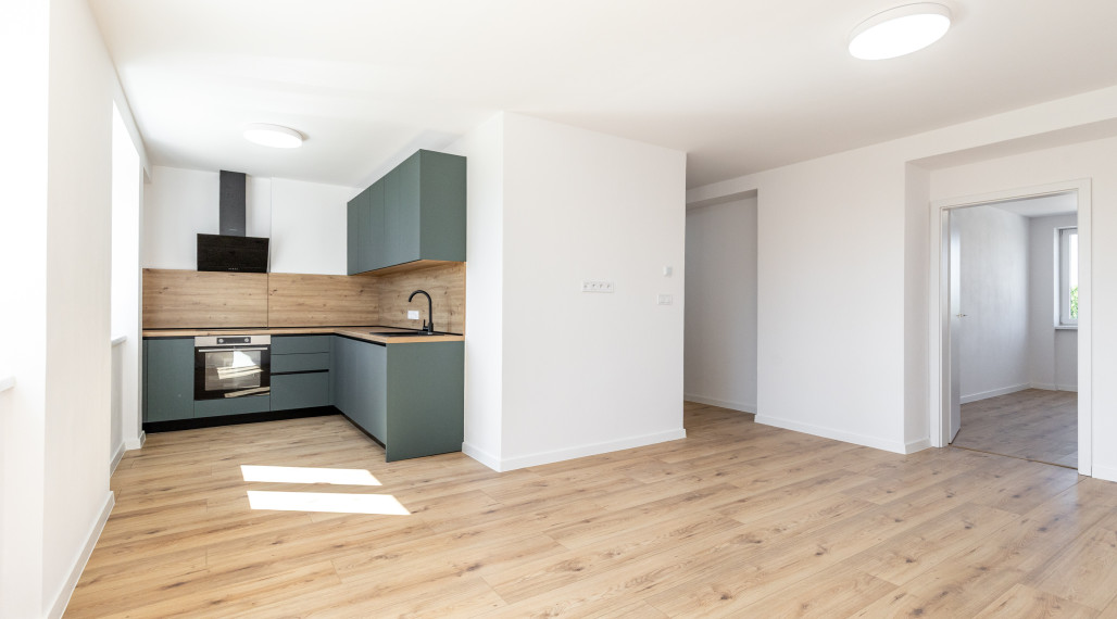 NA PREDAJ_"TURŇA LIVING"_obnovený bytový dom_16 bytov_2 izbák_prízemie_53m2_87.900€