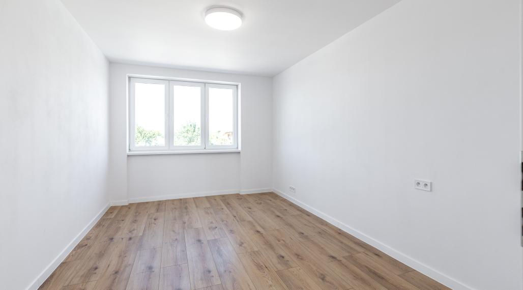 NA PREDAJ_"TURŇA LIVING"_obnovený bytový dom_16 bytov_2 izbák_prízemie_55m2_87.900€