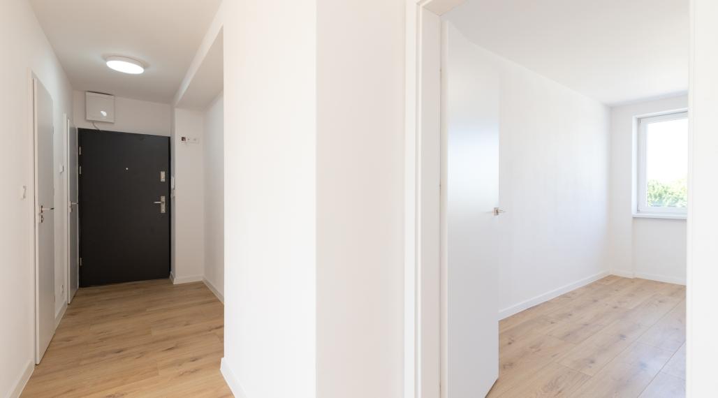 NA PREDAJ_"TURŇA LIVING"_obnovený bytový dom_16 bytov_2 izbák_1. posch._51m2_92.900€