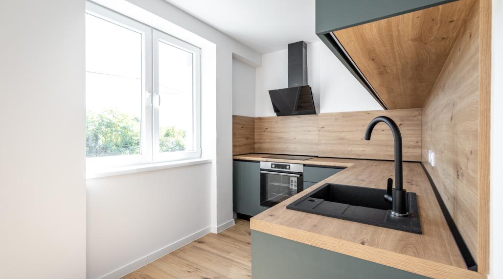 NA PREDAJ_"TURŇA LIVING"_obnovený bytový dom_16 bytov_2 izbák_2. posch._55m2_90.900€