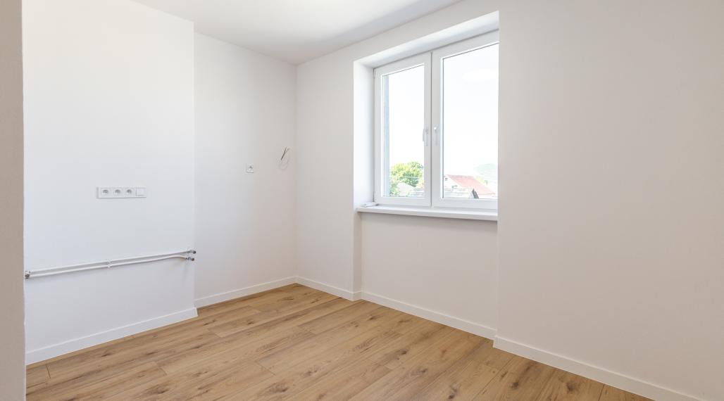 NA PRENÁJOM_1 izbový byt v obnovenom bytovom dome na 1. poschodí bez výťahu