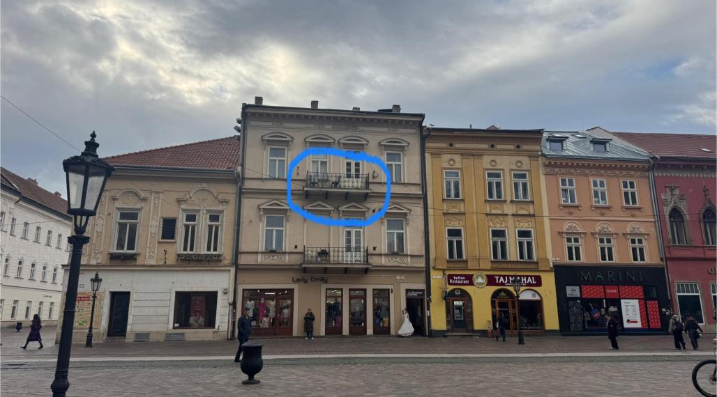 NA PRENÁJOM_výhľad z balkóna na Urbanovu vežu_Košice_115 m2_3,5 izby