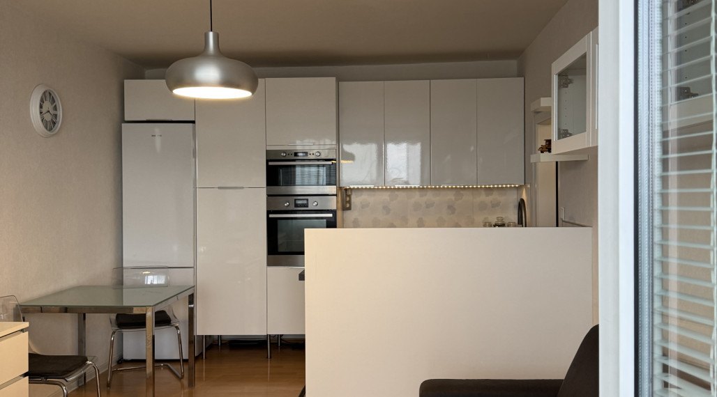 NA PRENÁJOM_1,5 IZBÁK_42 M2_JAZERO_STÁLICOVÁ UL._2 LOGGIE_VEŽIAK_10.posch.