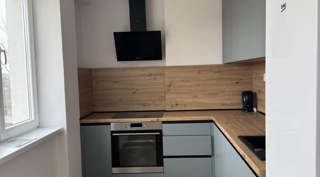 NA PRENÁJOM_2 izbák na 2. posch. v novostabe_zariadený_55 m2