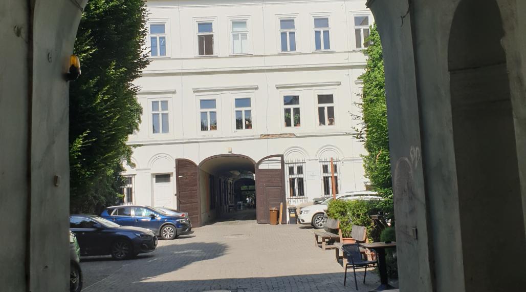 NA PRENÁJOM - podnikajte v Starom Meste - na HLAVNEJ ulici !