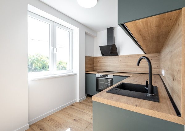 NA PRENÁJOM_2 izbák_53 m2_ na prízemí_v novostavbe_Turňa nad Bodvou_čiastočne zariadený