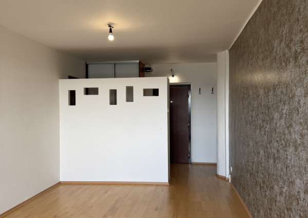 NA PREDAJ_1 izbový byt_kompletná rekonštrukcia_Furča_43 m2_veľká zasklená loggia_špajza_pivnica
